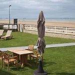 Apartment Bord De Mer: Beachfront Near Arromanches